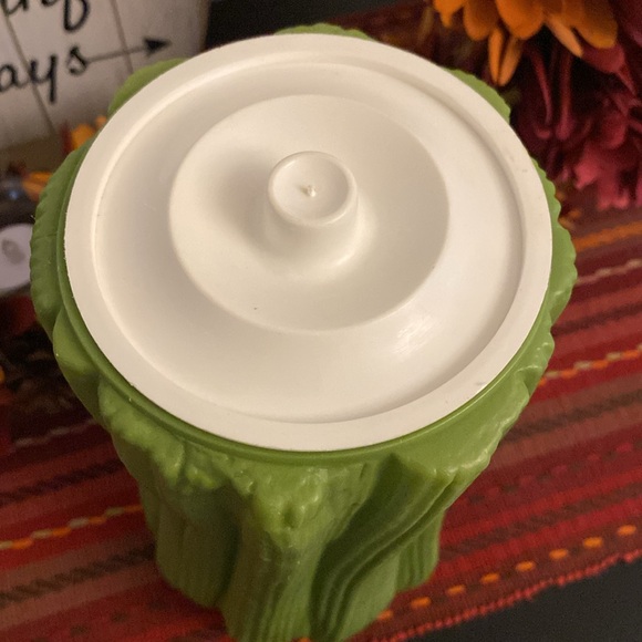 Vintage Celery Crisper Storage Container with Lid - Picture 2 of 7
